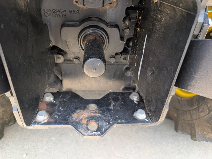 2012-john-deere-1026r-image-39