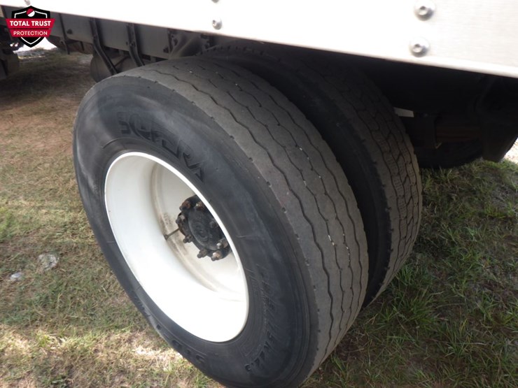 2020-freightliner-m2-106-image-11