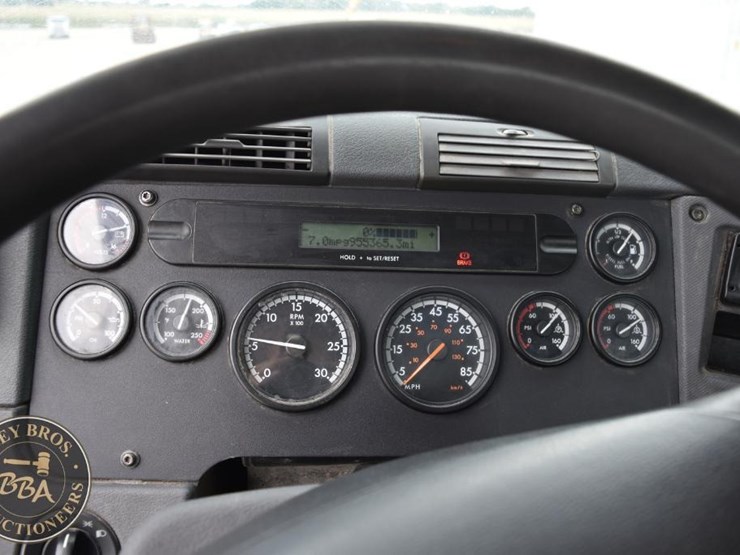 2009-freightliner-cascadia-125-image-49