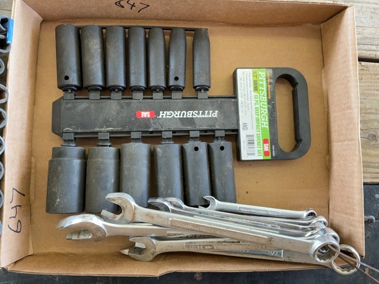 craftsman-standard-combination-wrench-set-&-metric-and-standard-impact-sockets-image-2