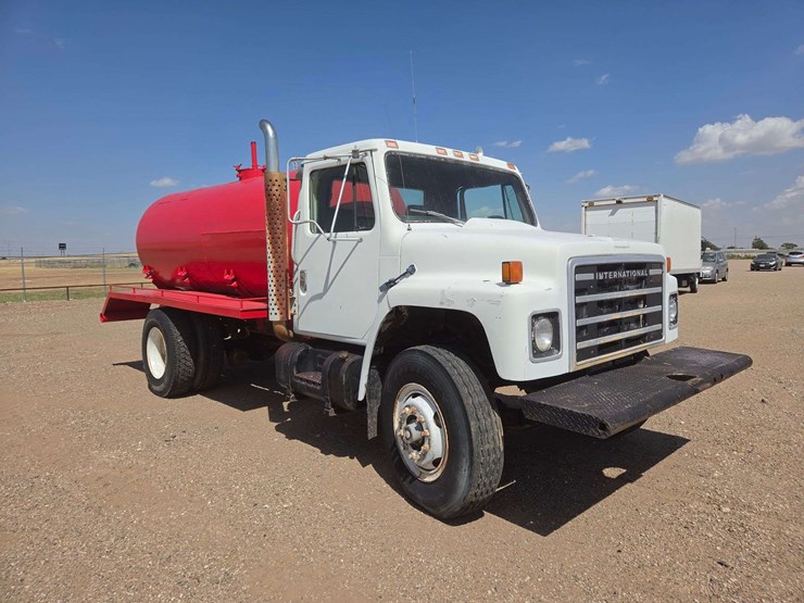 1984-international-1954-conventional-cab-image-2