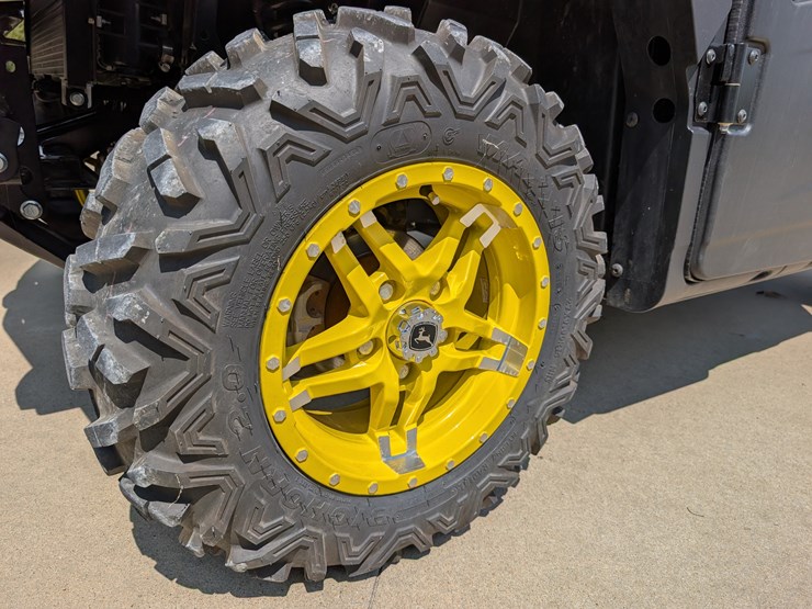 2019-john-deere-gator-image-12