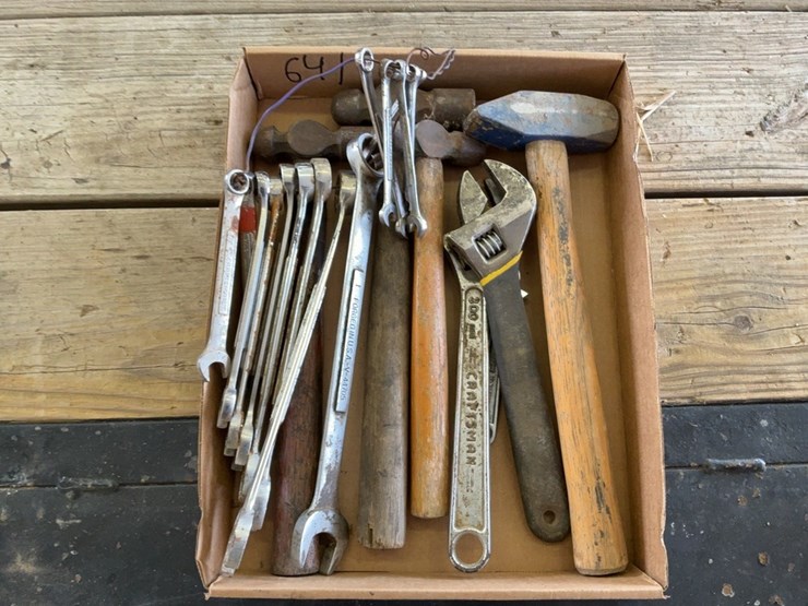 craftsman-standard-combination-wrench-set,-adjustable-wrenches,-and-hammers-image-3