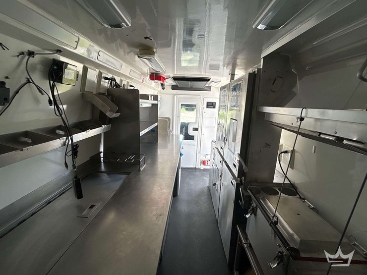 2021-mercedes-benz-sprinter-4500-image-28