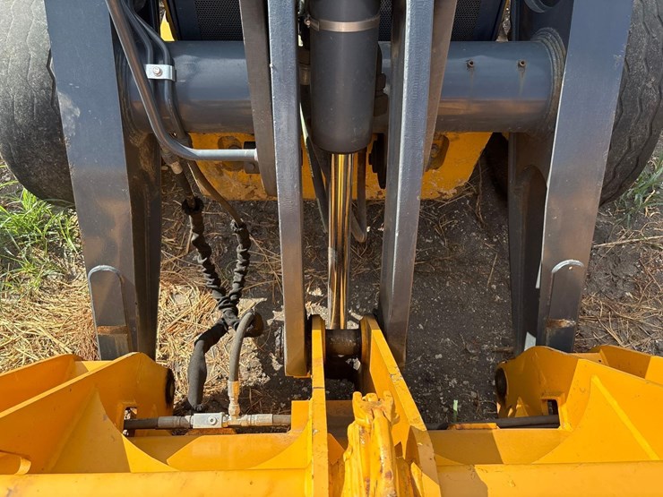 2021-deere-710l-image-14