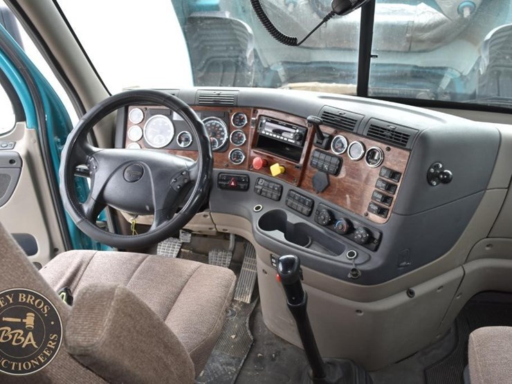2016-freightliner-cascadia-125-image-59