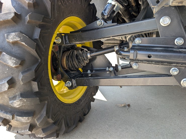 2019-john-deere-gator-image-26