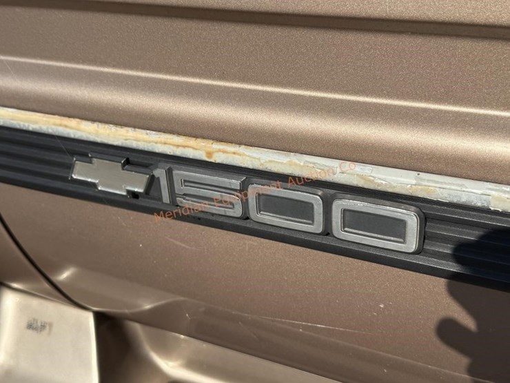 1995-chevrolet-suburban-1500-ls-image-15