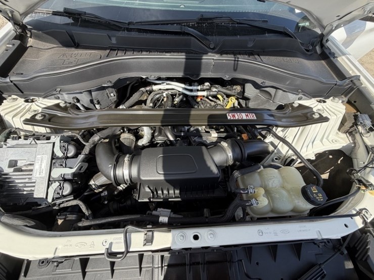 2020-ford-explorer-image-13