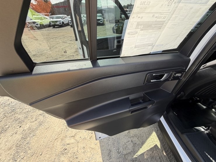 2020-ford-explorer-image-22