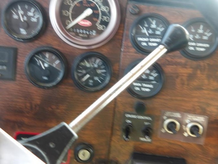 1997-peterbilt-379-image-32