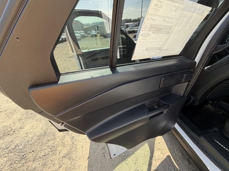 2020-ford-explorer-image-23