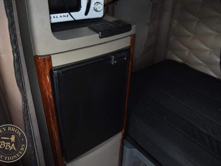 2016-freightliner-cascadia-125-image-54