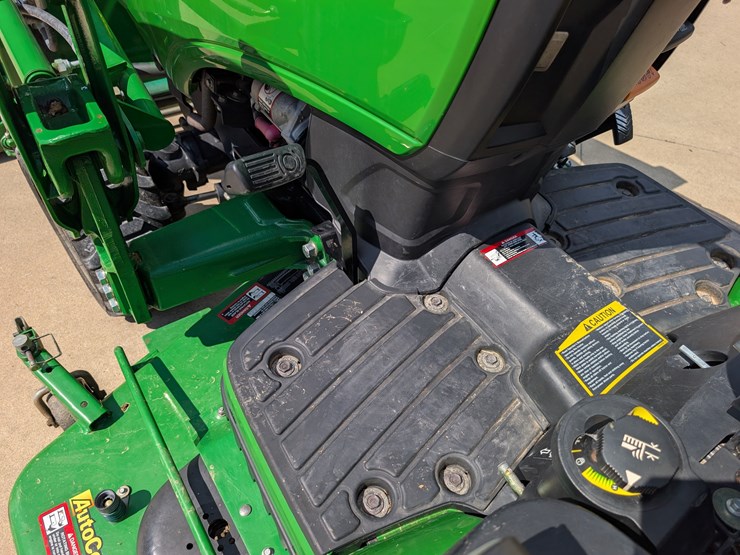 2012-john-deere-1026r-image-29