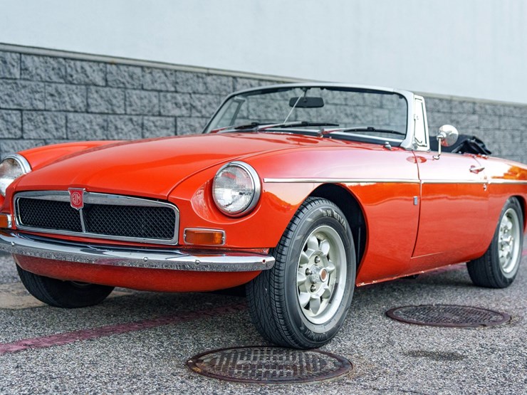 #1069-•-offered-at-no-reserve-|-1973-mg-mgb-mark-lll-convertible-image-1