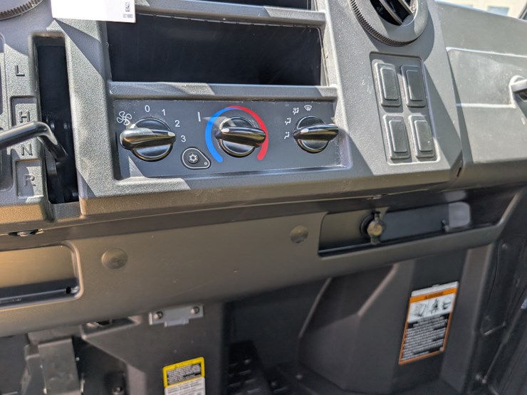 2019-john-deere-gator-image-52