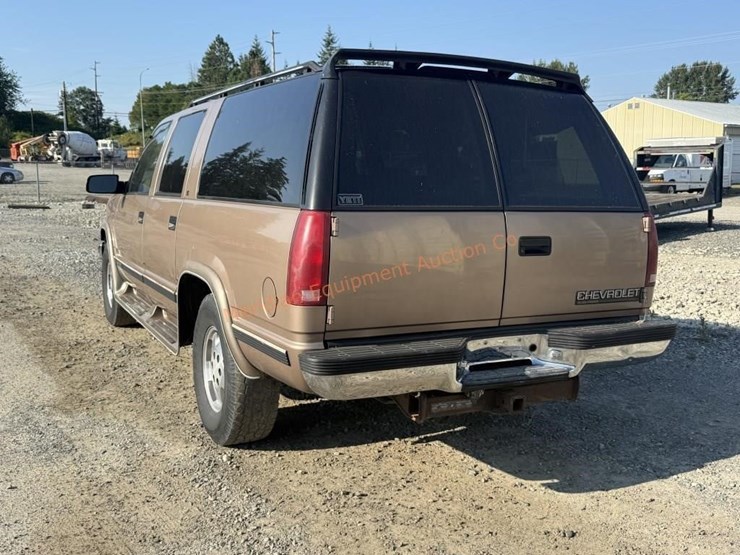 1995-chevrolet-suburban-1500-ls-image-4