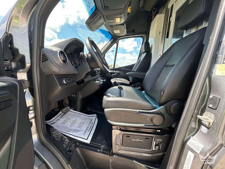 2021-mercedes-benz-sprinter-4500-image-13