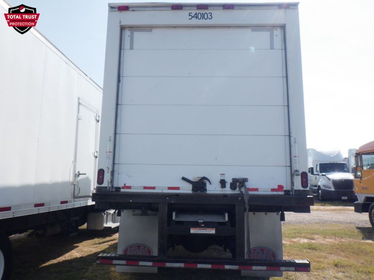 2020-freightliner-m2-106-image-7