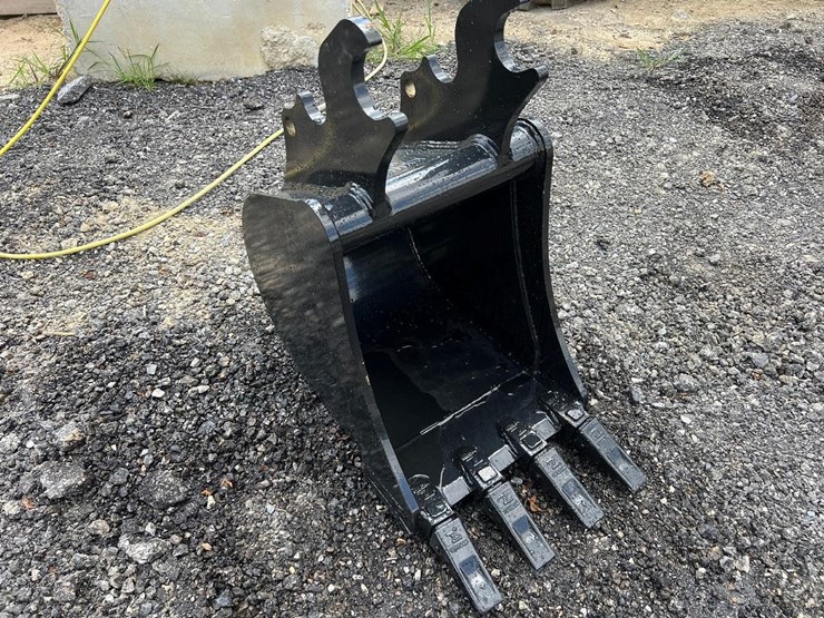18”-quick-attach-excavator-bucket-for-kx40-image-4