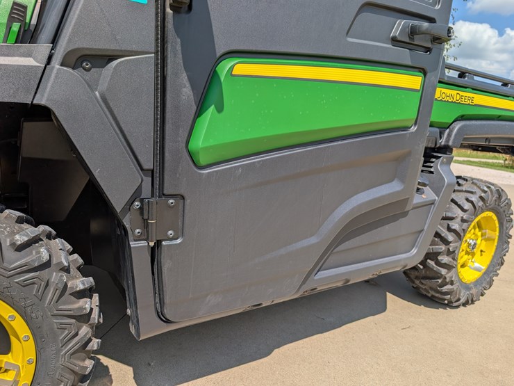 2019-john-deere-gator-image-14