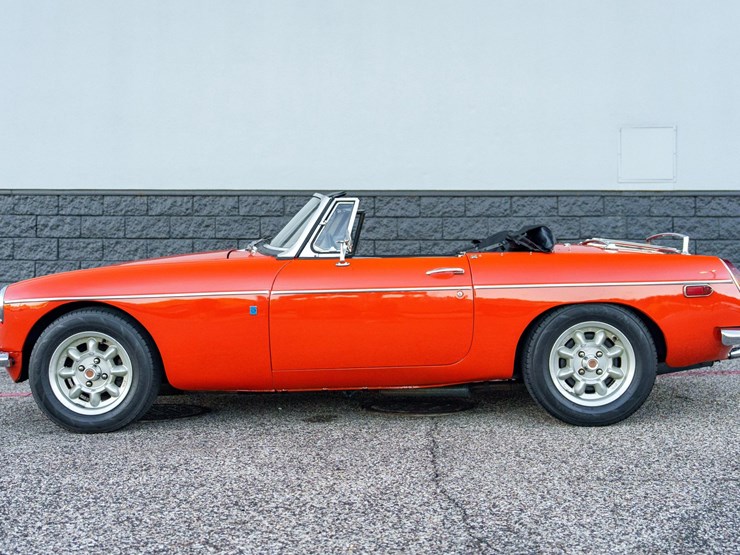 #1069-•-offered-at-no-reserve-|-1973-mg-mgb-mark-lll-convertible-image-10