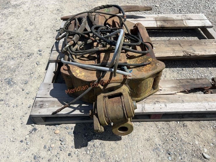 young-self-loader-hydraulic-grapples-image-3