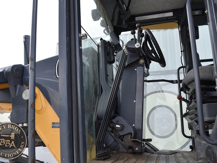 2010-deere-670g-image-52