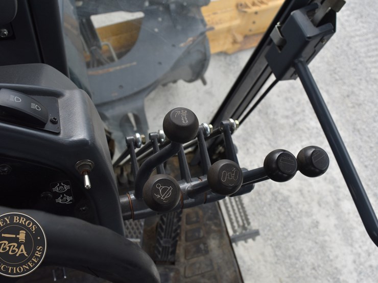 2010-deere-670g-image-58