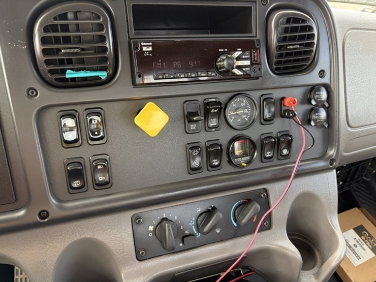 2019-freightliner-m2-t/a-roll-off-truck-image-33