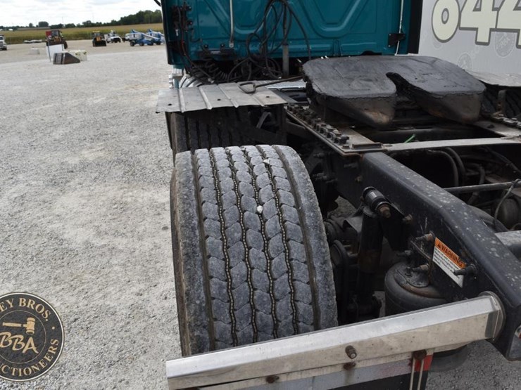 2016-freightliner-cascadia-125-image-21