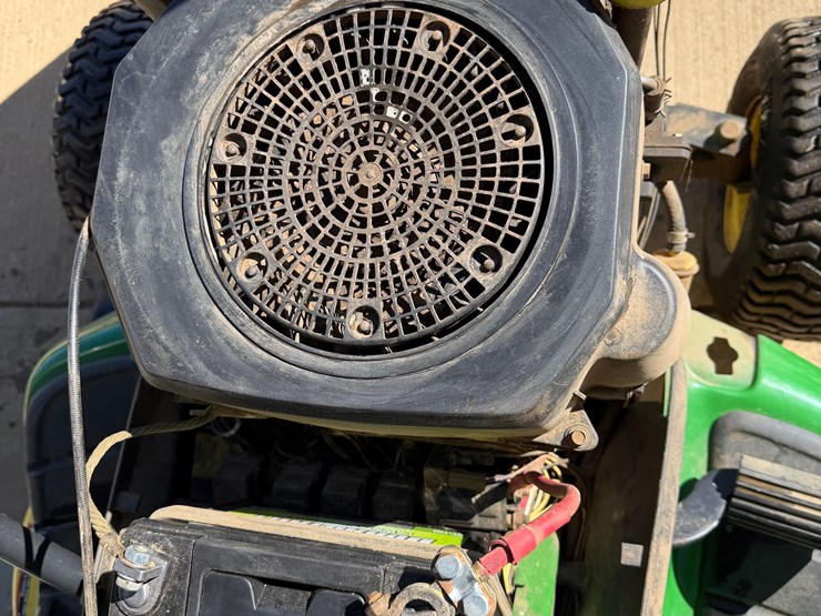 john-deere-lt133-image-3