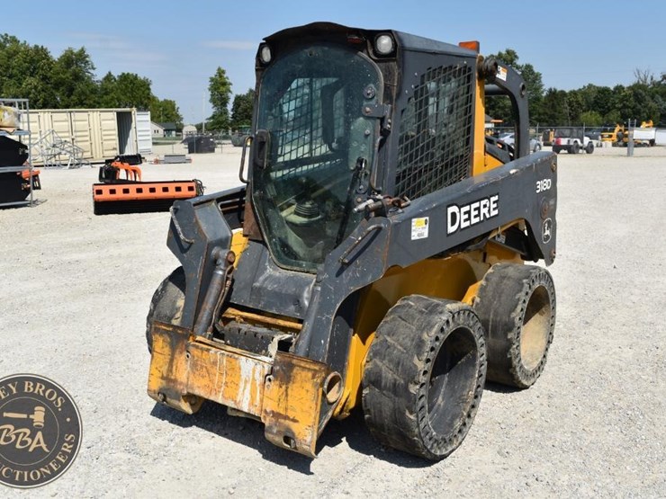 2012-deere-318d-image-1