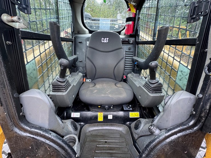 2021-caterpillar-299d3-xe-image-3