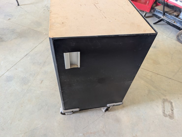 performax-2-door-tool-cabinet-image-2