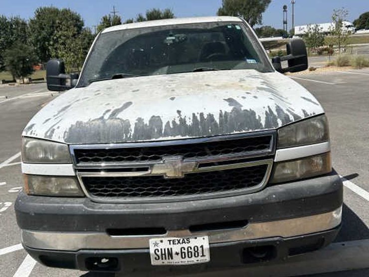 2007-chevrolet-silverado-2500-image-2