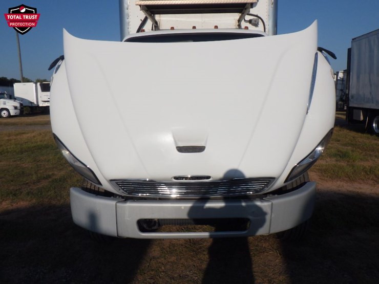 2020-freightliner-m2-106-image-18