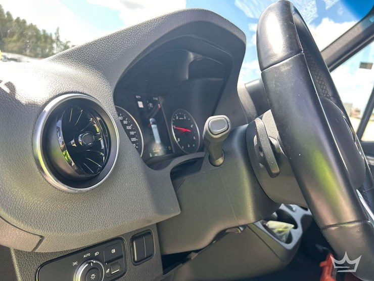 2021-mercedes-benz-sprinter-4500-image-15