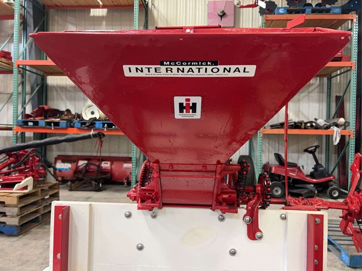 international-end-gate-seeder-image-8