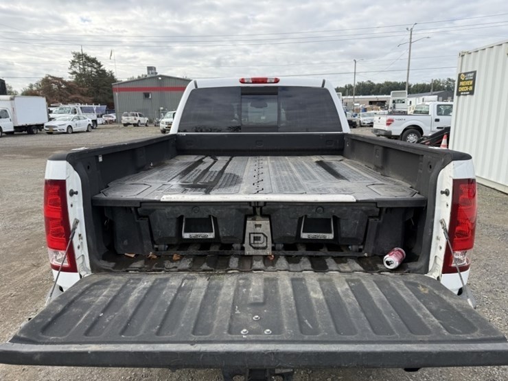 2011-gmc-sierra-2500-image-13