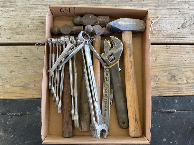 craftsman-standard-combination-wrench-set,-adjustable-wrenches,-and-hammers-image-2