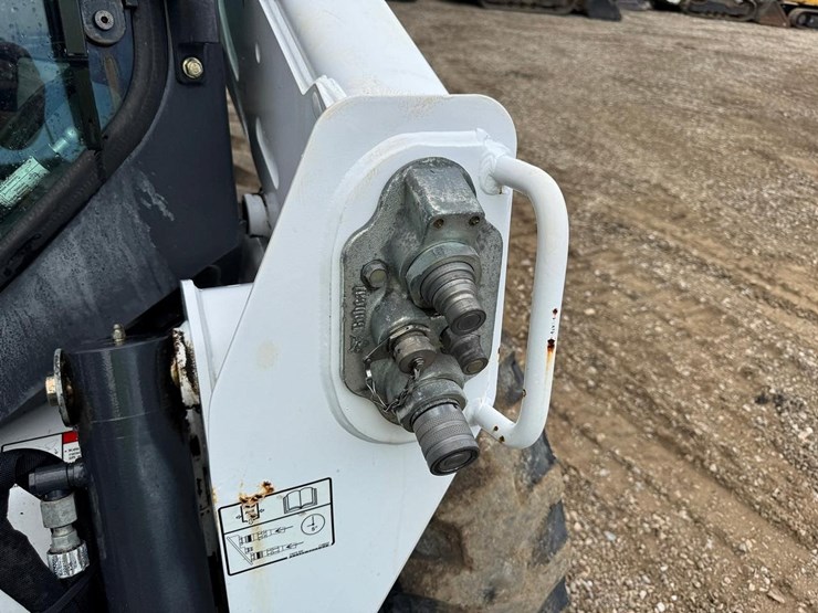 2015-bobcat-s570-image-12
