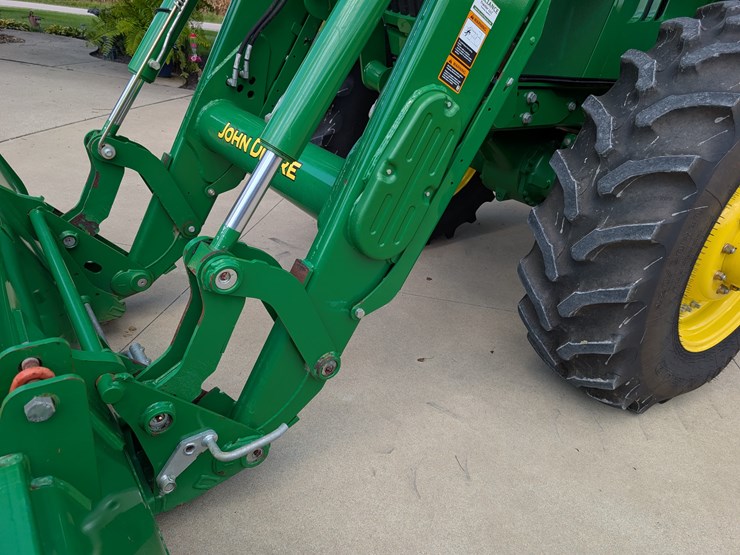 2015-john-deere-6175r-image-13