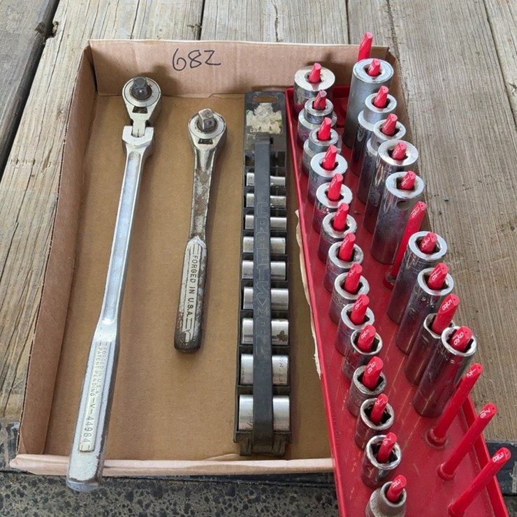 (2) Craftsman ratchets and miscellaneous sockets