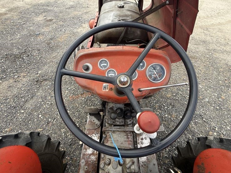 massey-ferguson-135-image-10