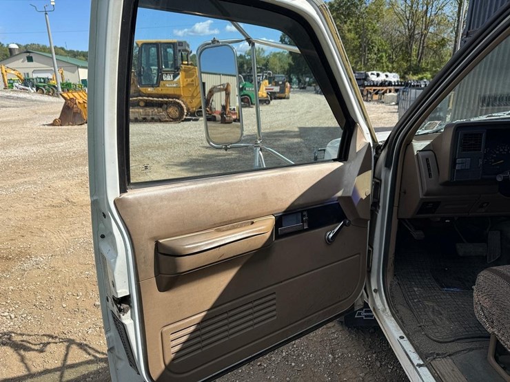 1992-chevrolet-cheyenne-3500-image-24