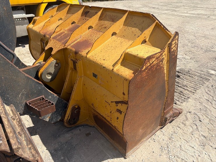 2020-deere-655k-image-13
