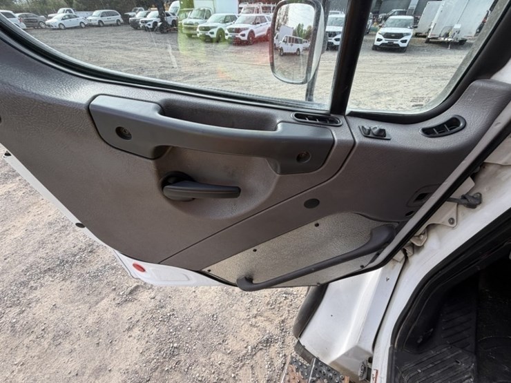 2019-freightliner-m2-t/a-roll-off-truck-image-28