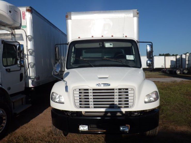 2017-freightliner-m2-106-image-3