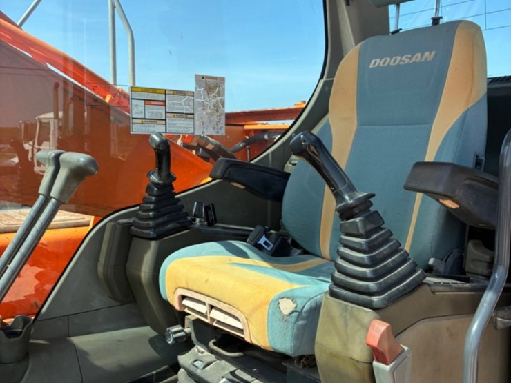 2020-doosan-dx225-lc-image-7